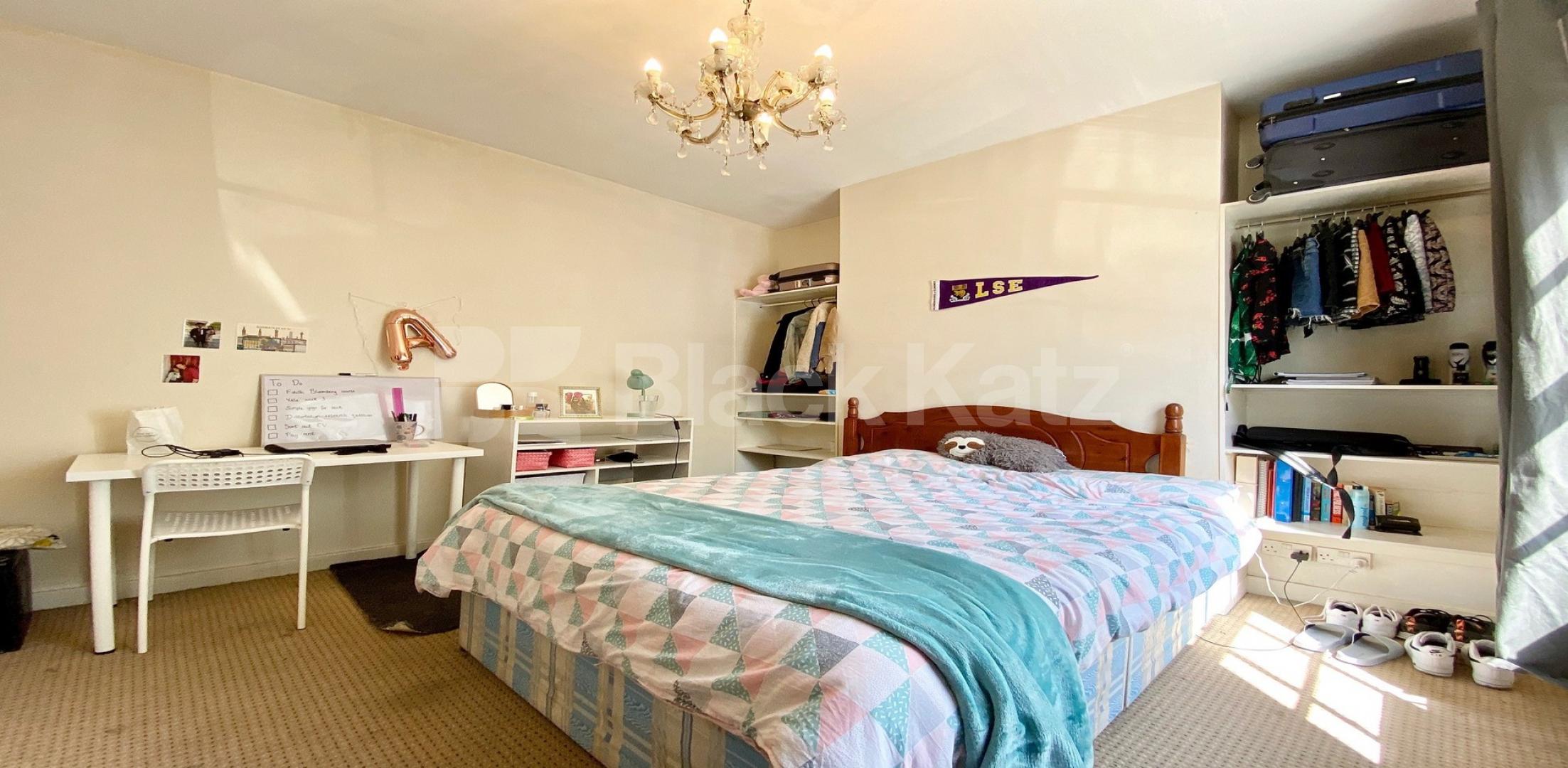 			VIRTUAL TOUR AVAILABLE!, 3 Bedroom, 1 bath, 1 reception Apartment			 Remington Street, ANGEL 